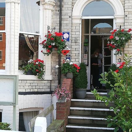 Esplanade Gardens B&B สการ์โบโรห์ ภายนอก รูปภาพ