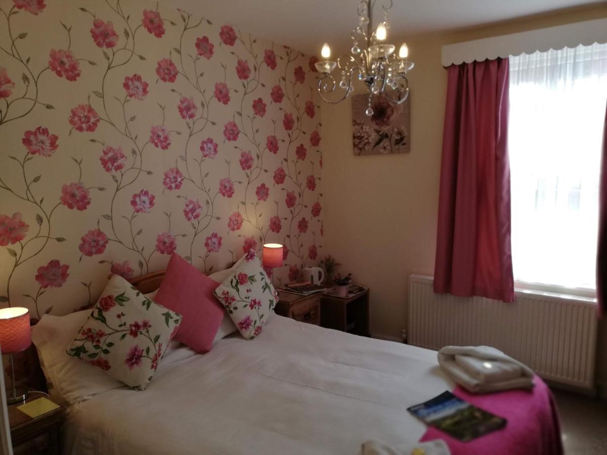 Esplanade Gardens B&B สการ์โบโรห์ ภายนอก รูปภาพ