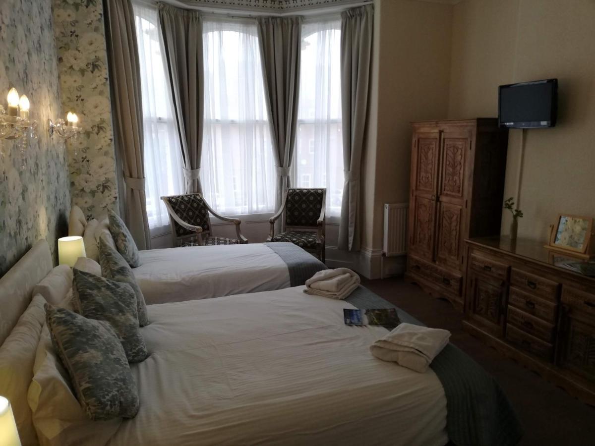 Esplanade Gardens B&B สการ์โบโรห์ ภายนอก รูปภาพ
