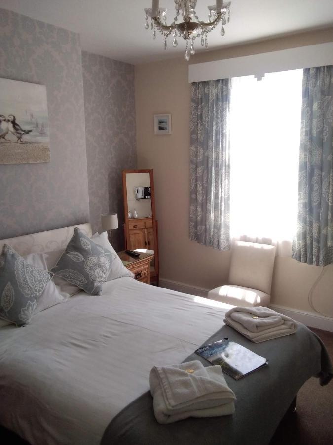 Esplanade Gardens B&B สการ์โบโรห์ ภายนอก รูปภาพ
