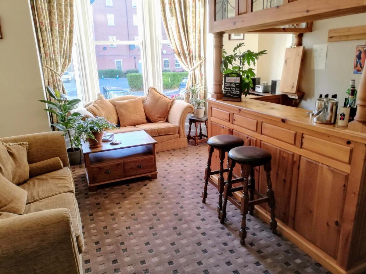 Esplanade Gardens B&B สการ์โบโรห์ ภายนอก รูปภาพ