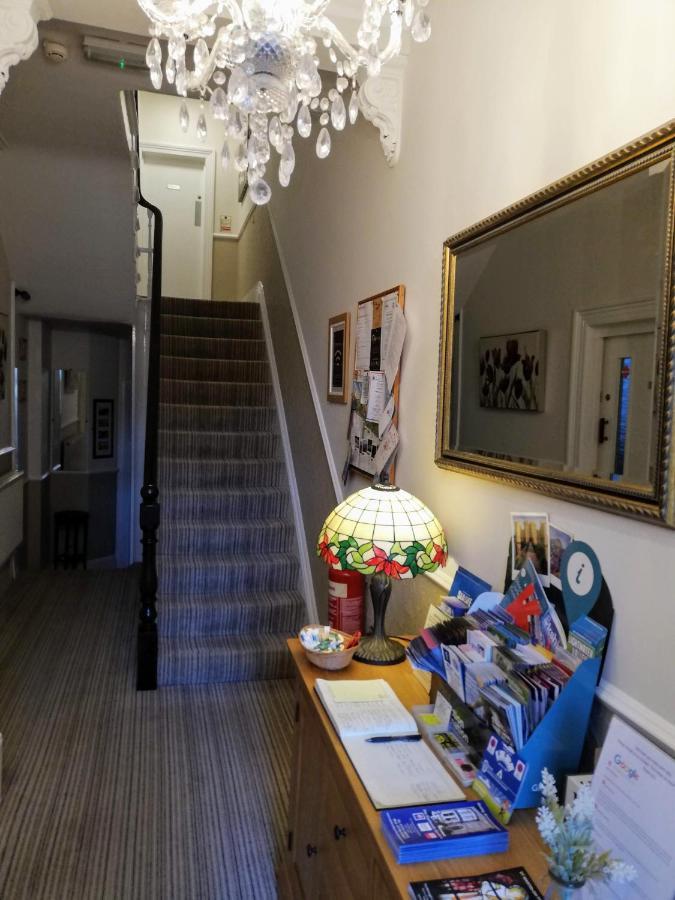Esplanade Gardens B&B สการ์โบโรห์ ภายนอก รูปภาพ